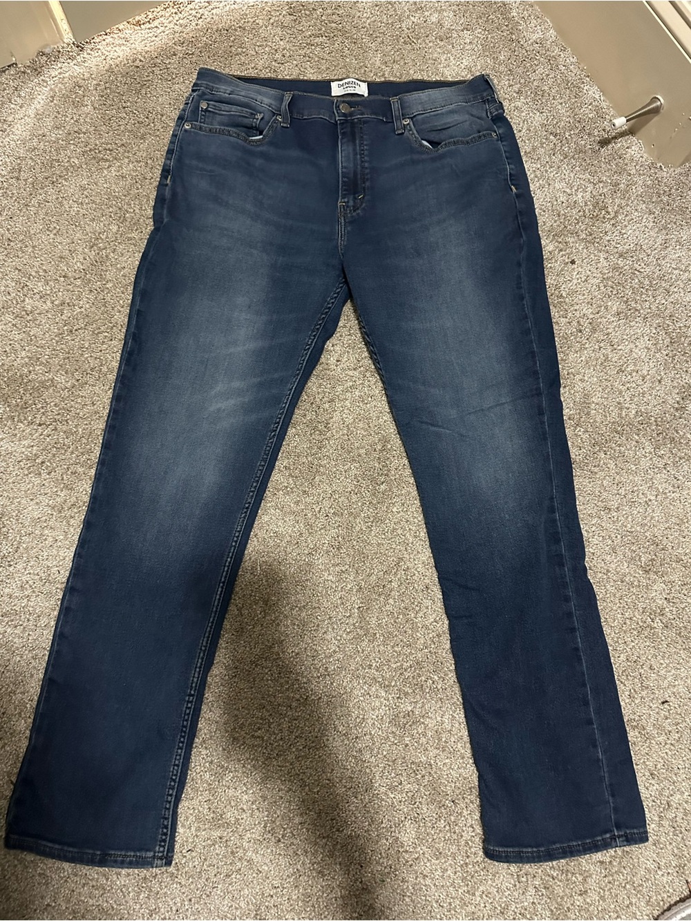 Levi's Straight Leg Women’s Jeans in Dark Blue Wash
